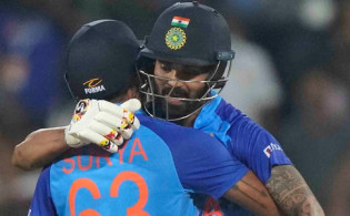চার-ছক্কার ব্যাটিং ঝড়ে দক্ষিণ আফ্রিকার সামনে আকাশ ছোঁয়া রানের টার্গেট দল ভারত