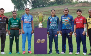 ক্রিকেট বিশ্ব নতুন ইতিহাস: এশিয়া কাপের আসরে মা-মেয়ে