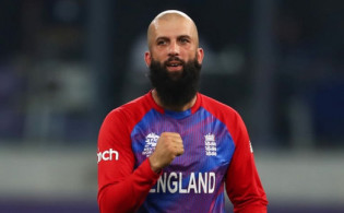 ভক্তদের অবাক করে অবসরের ঘসনা দিলেন মইন আলী