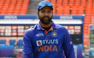 পাকিস্তানের বিপক্ষে ম্যাচের আগে রোহিতের নতুন পরিকল্পনা, খেলাতে চান না এই ব্যাটারকে