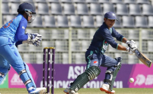 ভারতের সামনে বিশাল রানের লক্ষ্য দিল পাকিস্তান