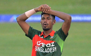 আবারও ব্যর্থ মুস্তাফিজ, বাদ পড়ার দাঁড় প্রান্তে এই টাইগার পেসার
