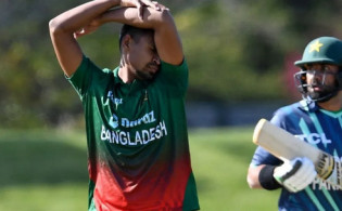 অবিশ্বাস্য হলেও সত্যঃ মুস্তাফিজ এখন জাতীয় খাবার ‘ইলিশ মাছ’