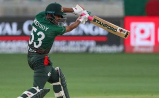 ১৪ ওভার শেষে দেখে নিন সর্বশেষ স্কোর