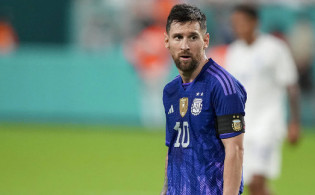 জেনে নিন মেসির ইনজুরি কতটা শঙ্কার