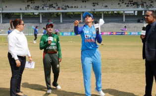 বাংলাদেশের বিপক্ষে টসে জিতে যে সিদ্ধান্ত নিল ভারতের অধিনায়ক
