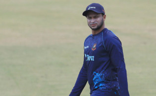 অবাক ক্রিকেট বিশ্বঃ পাকিস্তানের অধিনায়ক সাকিব আল হাসান