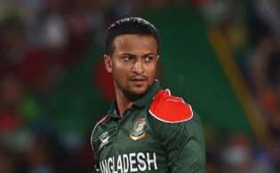 একা খেলে হয়তো বিশ্বসেরা হওয়া যায়, কিন্তু দল জেতানো যায় না