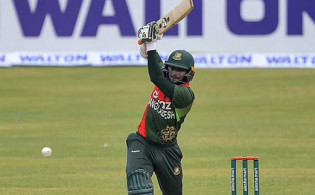 বড় ব্যবধানে ম্যাচ হেরেও নিউজিল্যান্ডের বিপক্ষে নতুন ইতিহাস গড়লেন সাকিব
