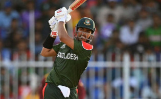 ব্যাটিংয়ে বাংলাদেশ, দেখুন সর্বশেষ স্কোর