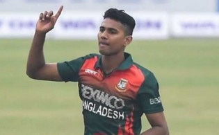 হাসান মাহমুদের বোলিং তাণ্ডবে ১ ওভারেই জোড়া উইকেট হারাল পাকিস্তান, দেখুন সর্বশেষ স্কোর