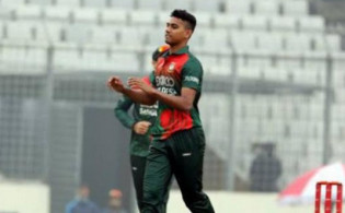 ১৬ ওভার শেষে দেখে নিন সর্বশেষ স্কোর