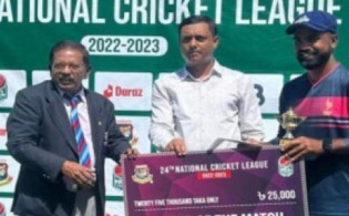 চরম উত্তেজনায় শেষ হল ঢাকা বনাম খুলনার ম্যাচ, জেনে নিন ফলাফল