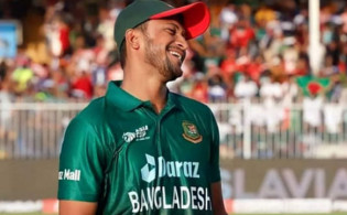 দলের সাথে না, যে বিশেষ কারনে একদিন আগেই অস্ট্রেলিয়া যাচ্ছেন সাকিব