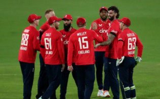 টি-২০ বিশ্বকাপে অলরাউন্ডারে বাজিমাত ইংল্যান্ডের