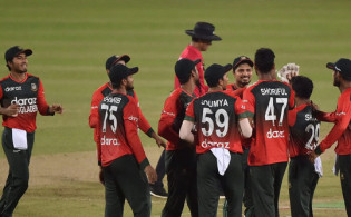 টানা ৩ উইকেট তুলে নিল বাংলাদেশ, দেখুন সর্বশেষ স্কোর