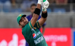 ব্যাটিংয়ে ঝড় তুলে বিদায় নিলেন ইফতিখার, দেখুন সর্বশেষ স্কোর
