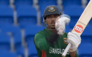 শুরুতেই ব্যাটিং এর ঝড় তুললেন সৌম্য, দেখুন সর্বশেষ স্কোর