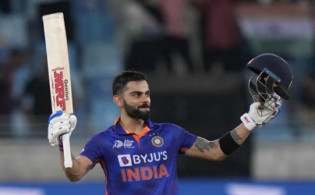 টি-২০ বিশ্বকাপে পাকিস্তানকে হারিয়ে দারুন সুখবর পেলেন কোহলি