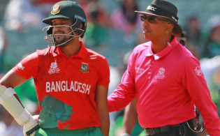 সাকিবের বিতর্কিত আউট দেওয়া সেই আম্পায়ারের উপর যে ব্যবস্থা নিল আইসিসি