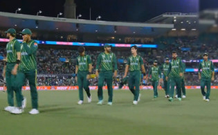 ফাইনালের লক্ষ্যে পাকিস্তানের সামনে যে বিশাল রানের টার্গেট দিল নিউজিল্যান্ড