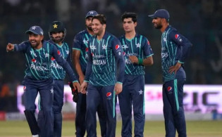 ১৯৯২ এর পুনরাবর্তনঃ ইমরান খানের দলের সাথে যে মিল রয়েছে বাবরের দলের