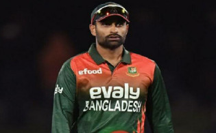 হাসপাতালে লাইফ সাপোর্টে আপন জন, ম্যাচের মাঝপথেই চট্টগ্রামে ছুটলেন তামিম