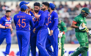 ১০ ওভার শেষে দেখে নিন বাংলাদেশের সর্বশেষ স্কোর