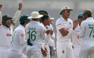 পান্তের সেঞ্চুরির পথের কাটা হল মিরাজ, দেখুন সর্বশেষ স্কোর