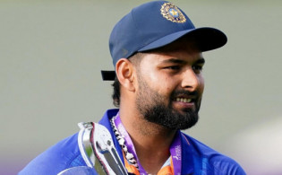 দুর্ঘটনার কবলে পড়ে আহত হয়ে হাসপাতালে পান্ত