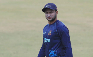 সাকিব এমন চাওয়ায় কেঁপে গেল বাংলাদেশ ক্রিকেট
