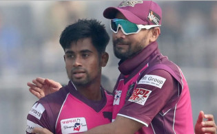 ৮ মাস পর মাঠে মেনেই নিজেকে আরো একবার প্রমান করলেন মাশরাফি