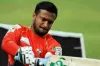 আউট হাওয়ার পরে যে কারনে আম্পায়ারের দিকে তেড়ে গেলেন সাকিব