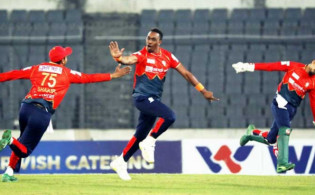 বরিশালকে বিশাল রানের লক্ষ্য দিলো রংপুর