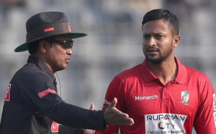 সাকিবের মাঠে ঢুকে যাওয়া ও বিতর্কিত ঘটনায় মুখ খুললেন মিরাজ