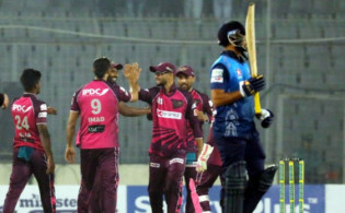 শুরু থেকে চারে চার জয়ে সেমিফাইনালে এক পা মাশরাফিদের