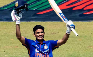 ১৯ চার ও ৮ ছক্কার ব্যাটিং তাণ্ডবে শুভমান গিলের ডাবল সেঞ্চুরি