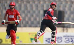 ইফতিখারের সেঞ্চুরি ও সাকিবের ৮৯ রানের ব্যাটিংয়ে তাণ্ডবে বরিশালের বিশাল রানের সংগ্রহ