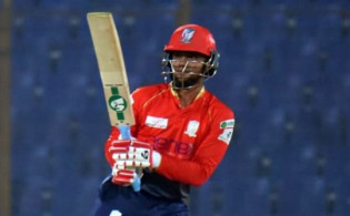 সাকিবের বিসর্জন, মুগ্ধ ইফতিখার