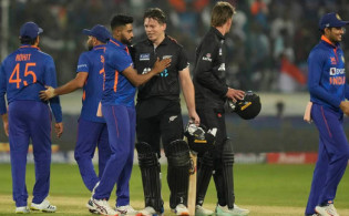 নিউজিল্যান্ড যেন পাড়ার টিম, কচুকাটা করলেন রোহিত-শামিরা