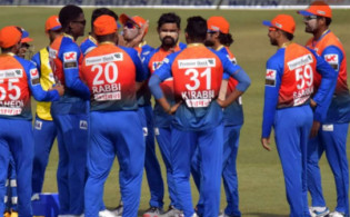খুলনা দলের তারাকা ক্রিকেটাকে কেড়ে নিয়ে গেলেন কুমিল্লা