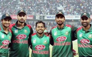 সাকিব-তামিমদের অবসর নিয়ে যা বললেন মাশরাফি