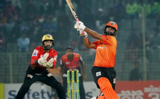 ৪২৩ রানের এক অবিশ্বাস ম্যাচ দেখল বিপিএল দর্শক