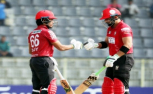 খুলনাকে বিশাল রানের লক্ষ দিল বরিশাল