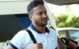 হঠাৎ বিপিএল ছেড়ে দেশ ছাড়লেন সাকিব আল হাসান