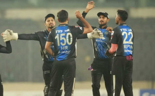 অবিশ্বাস্য জয়ে কুমিল্লাকে সরিয়ে দিলো রংপুর