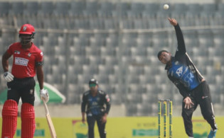 মিরপুরে শুরু হয়েছে মিরাজের ব্যাটিং তান্ডব, বড় সংগ্রহের পথে বরিশাল