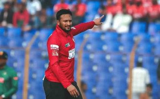 বিপিএল থেকে বিদায়ের দিনে সাকিবের অন্যরকম সেঞ্চুরি
