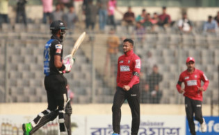 রংপুরের অধিনায়ক সোহানকে ফিরিয়ে দিলেন বরিশালের অধিনায়ক সাকিব