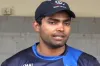 হঠাৎ করে মেজাজ হারিয়ে ক্ষেপলেন উমর আকমল